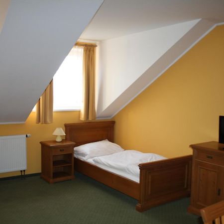 Hotel Boucek Mochov Eksteriør billede