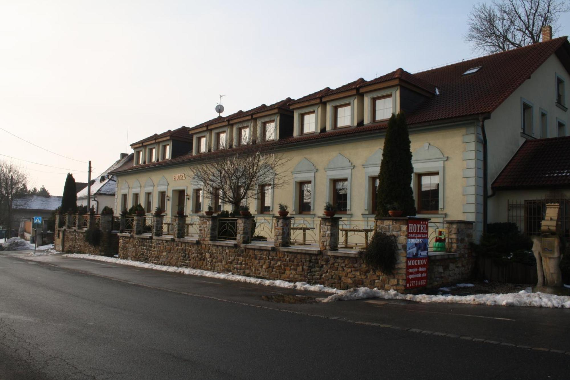 Hotel Boucek Mochov Eksteriør billede